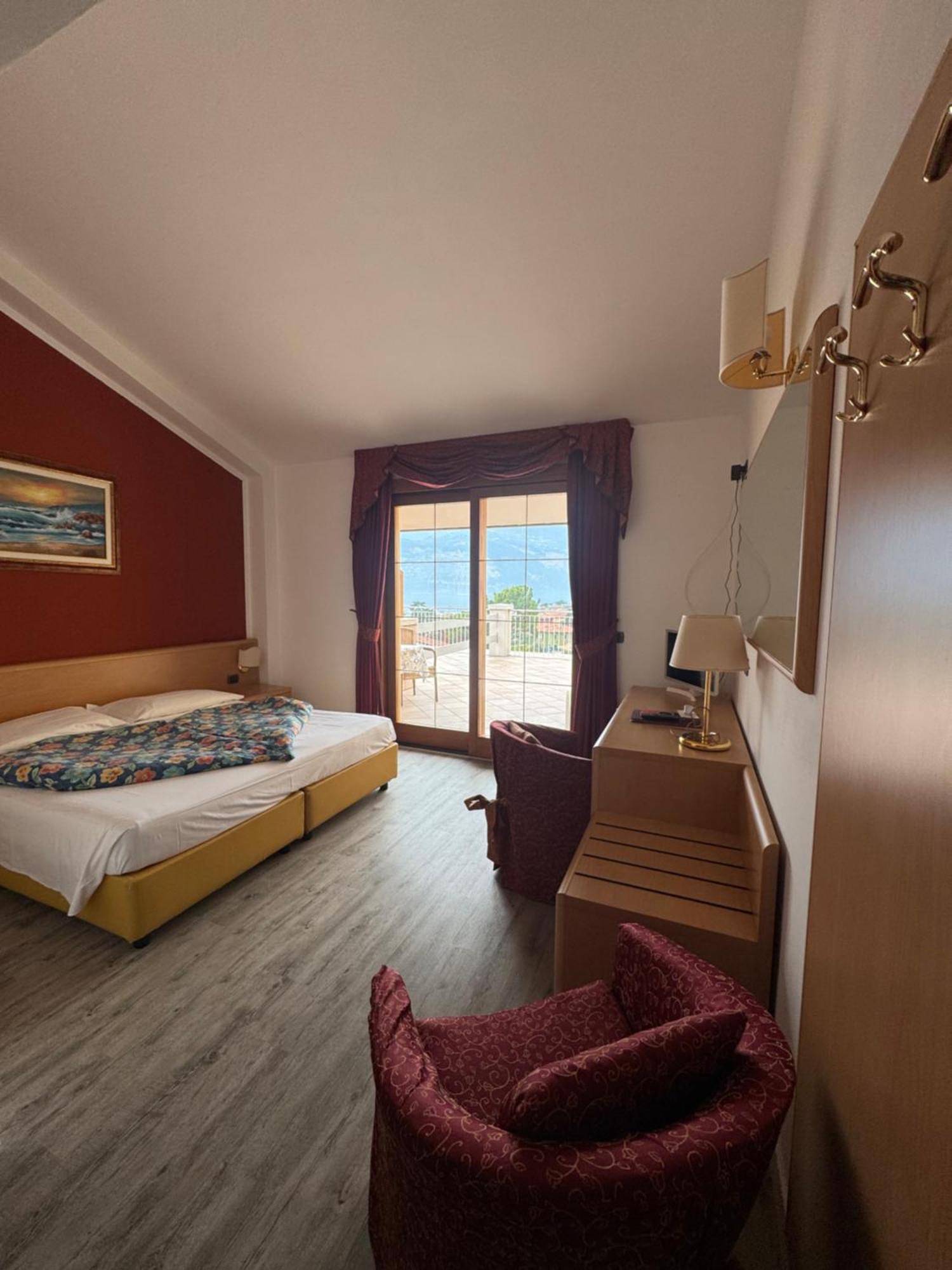 Hotel Alpi Μαλτσεζίνε Εξωτερικό φωτογραφία